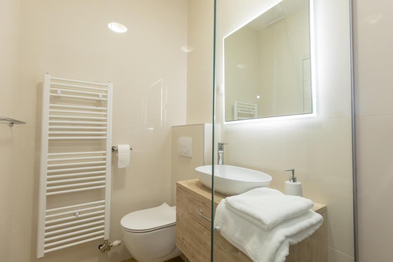 Apartmani I Sobe Pejacevic Ösek Dış mekan fotoğraf